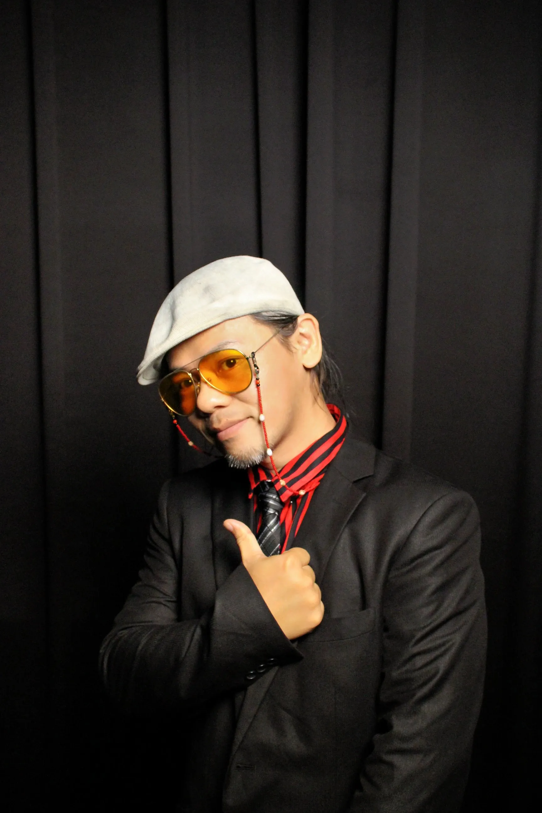 Golden English Party 無邊框拍貼作品 — The Self-Portrait Project Taipei 台北拍貼