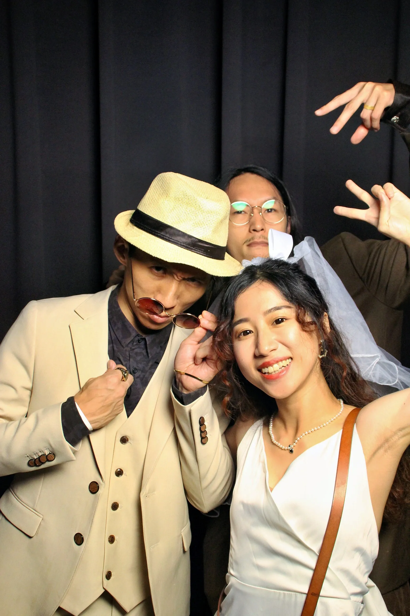 Golden English Party 無邊框拍貼作品 — The Self-Portrait Project Taipei 台北拍貼