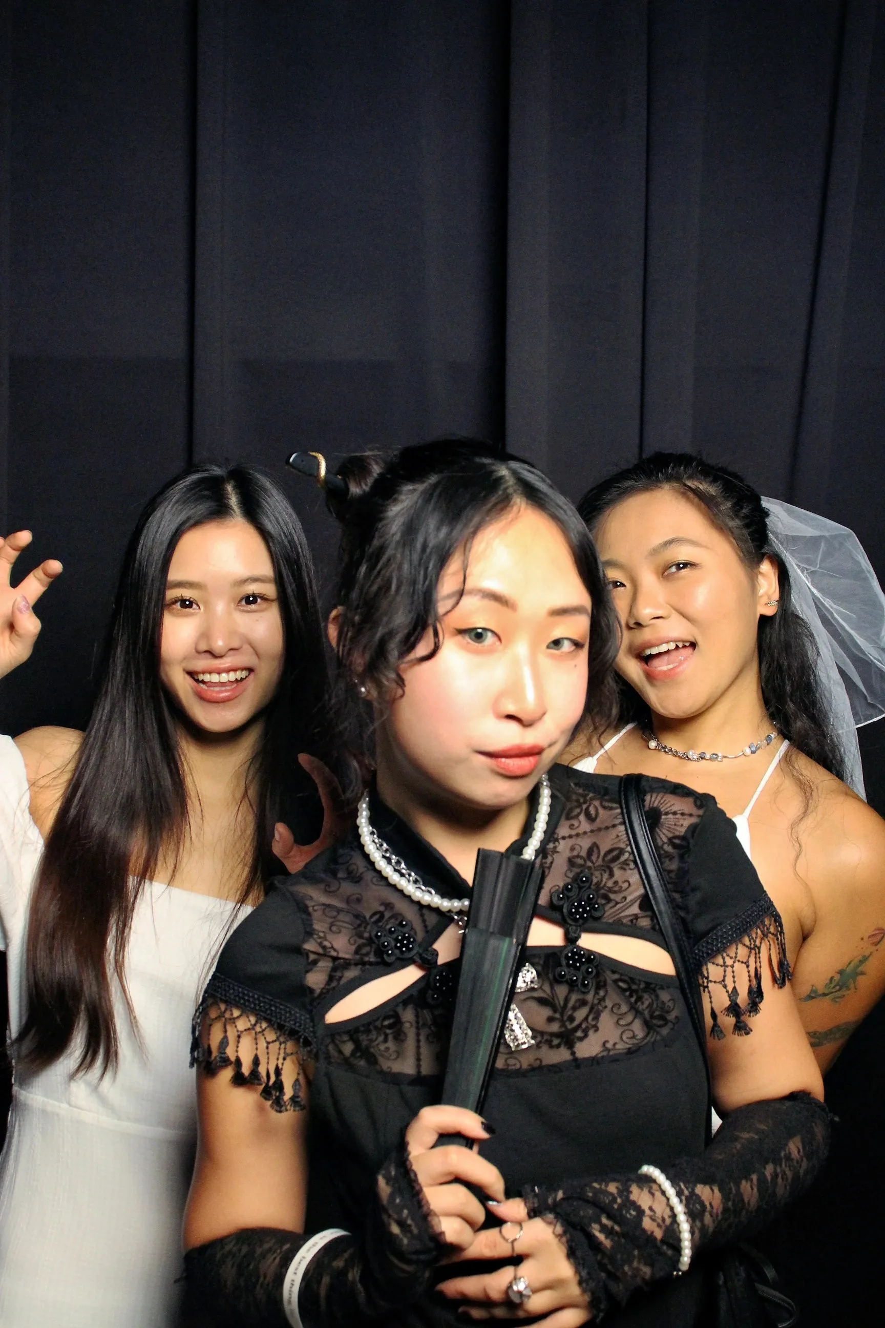 Golden English Party 無邊框拍貼作品 — The Self-Portrait Project Taipei 台北拍貼